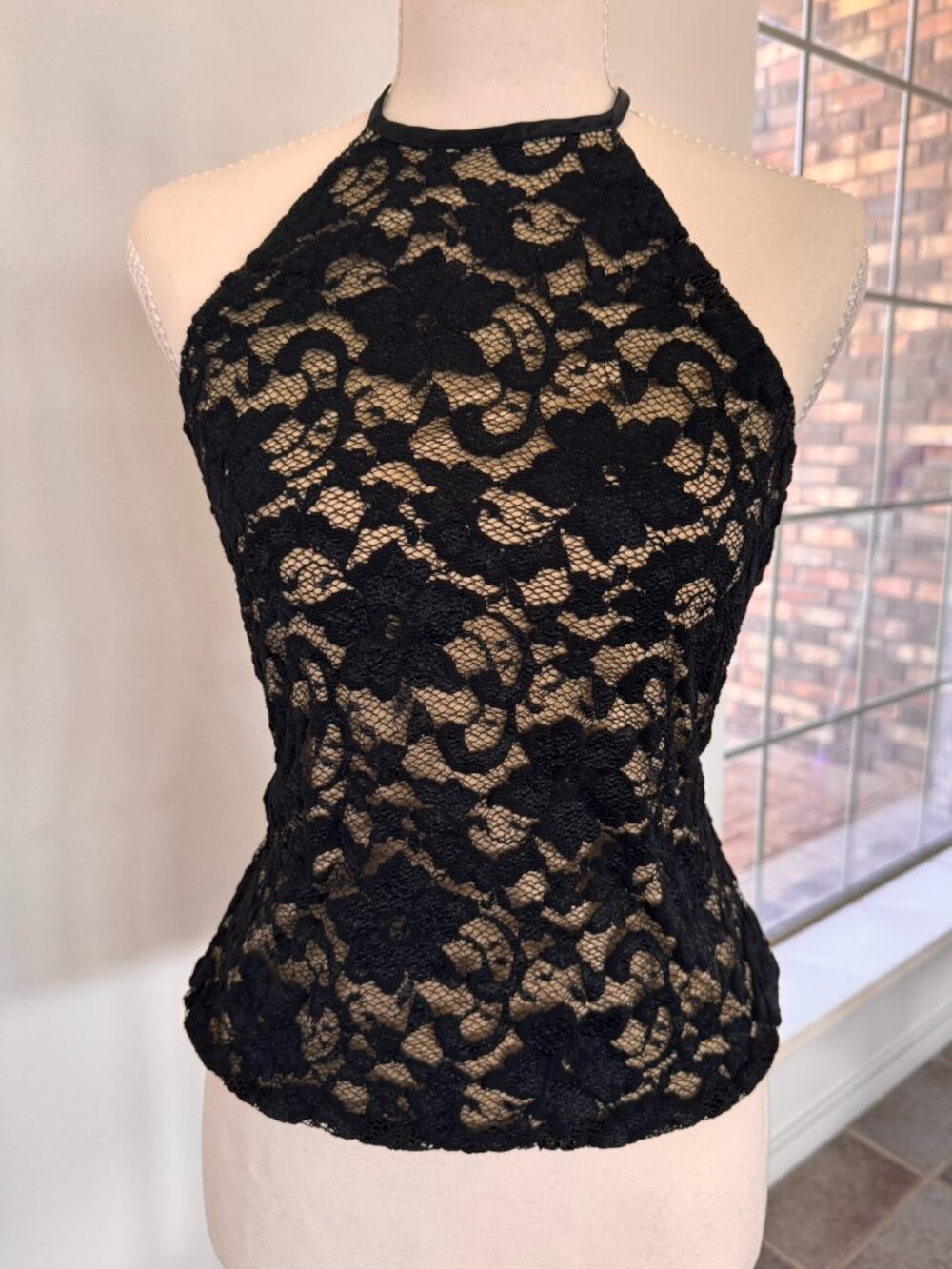 Moda International (Victoria's Secret) lined halter XS, lace